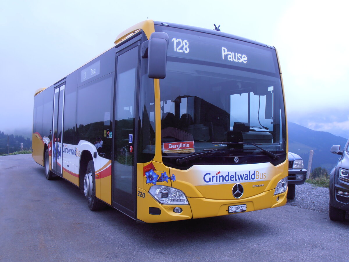 (277'858) - GrindelwaldBus, Grindelwald - Nr. 220/BE 109'220 - Mercedes am 15. Juli 2025 auf der Grossen Scheidegg
