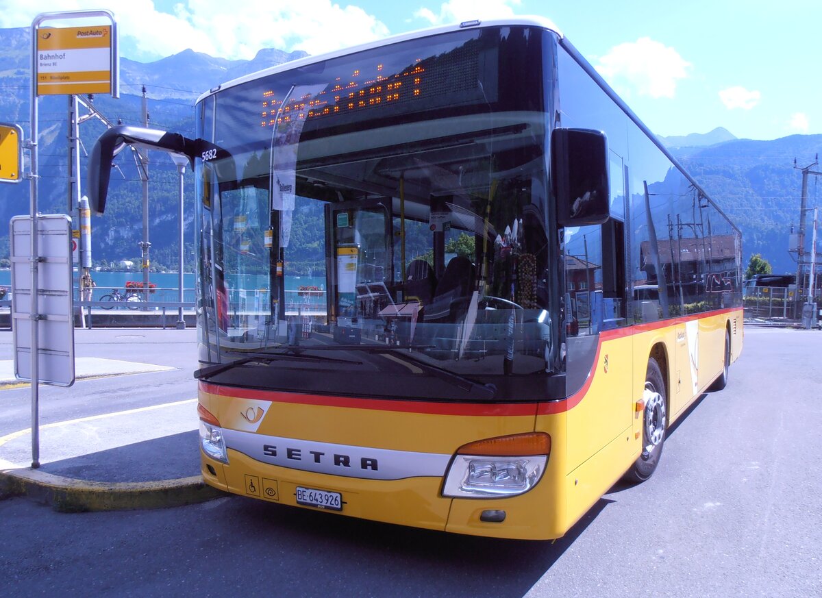 (277'962) - Fl�ck, Brienz - Nr. 8/BE 643'926/PID 5682 - Setra am 18. Juli 2025 beim Bahnhof Brienz 