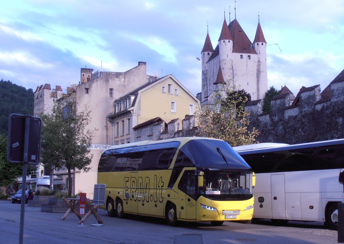 (277'978) - Aus Litauen: ERM, Klaip�da - MPF 800 - Neoplan am 22. Juli 2025 in Thun, Berntorplatz