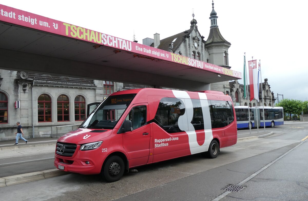 (278'001) - VZO Gr�ningen - Nr. 252/ZH 655'252 - Mercedes am 25. Juli 2025 beim Bahnhof Rapperswil