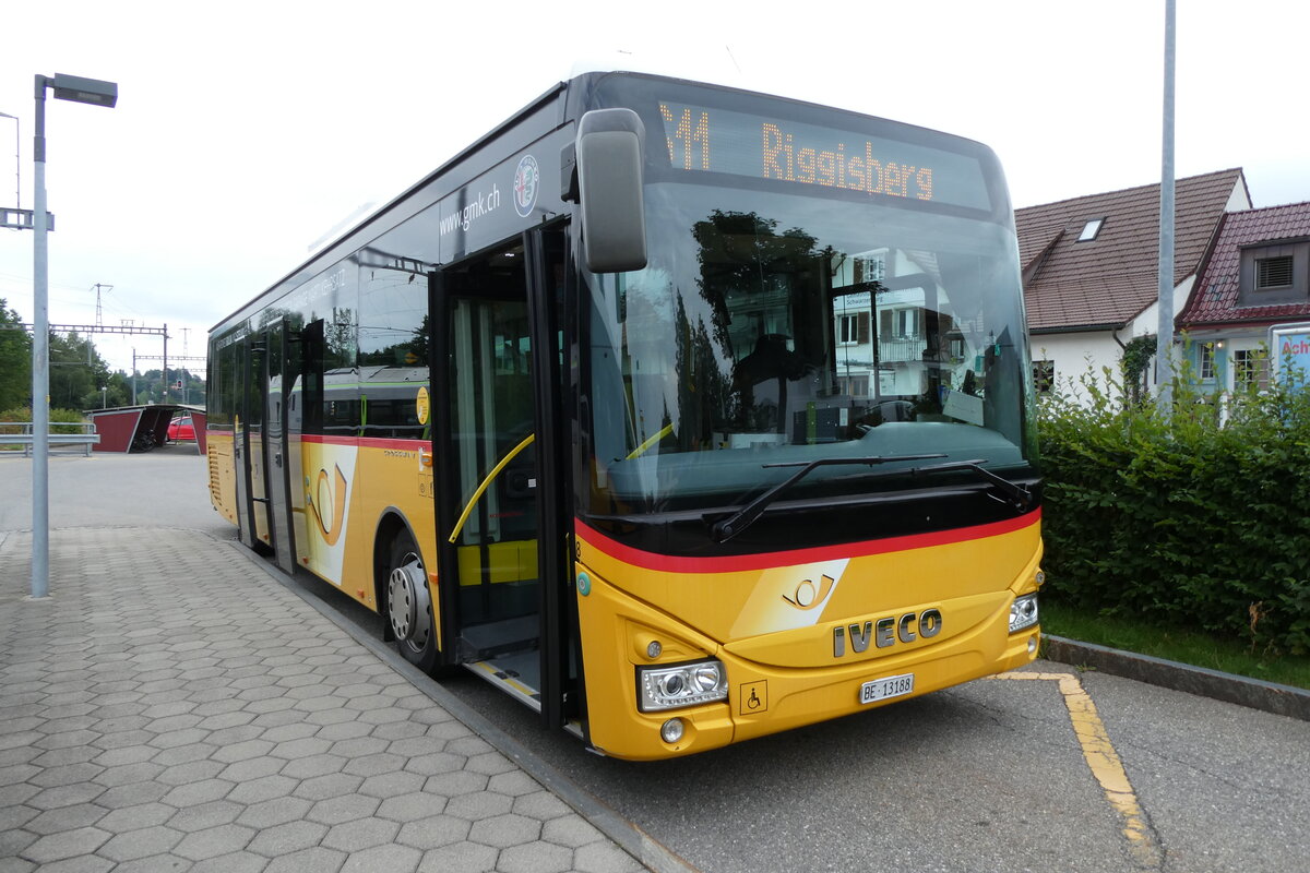 (278'052) - Engeloch, Riggisberg - Nr. 8/BE 13'188/PID 10'337 - Iveco am 26. Juli 2025 beim Bahnhof Schwarzenburg