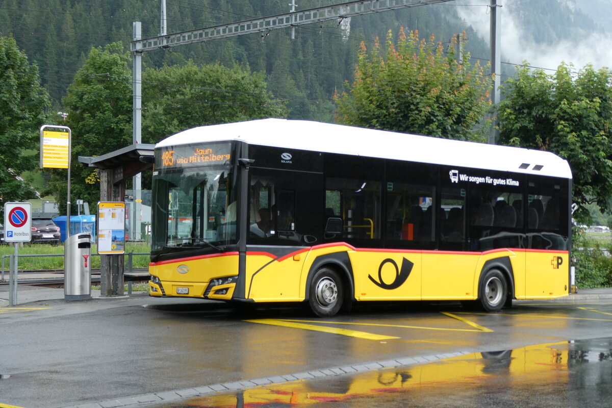 (278'069) - PostAuto Graub�nden - GR 162'991/PID 12'081 - eSolaris am 26. Juli 2025 beim Bahnhof Saanen