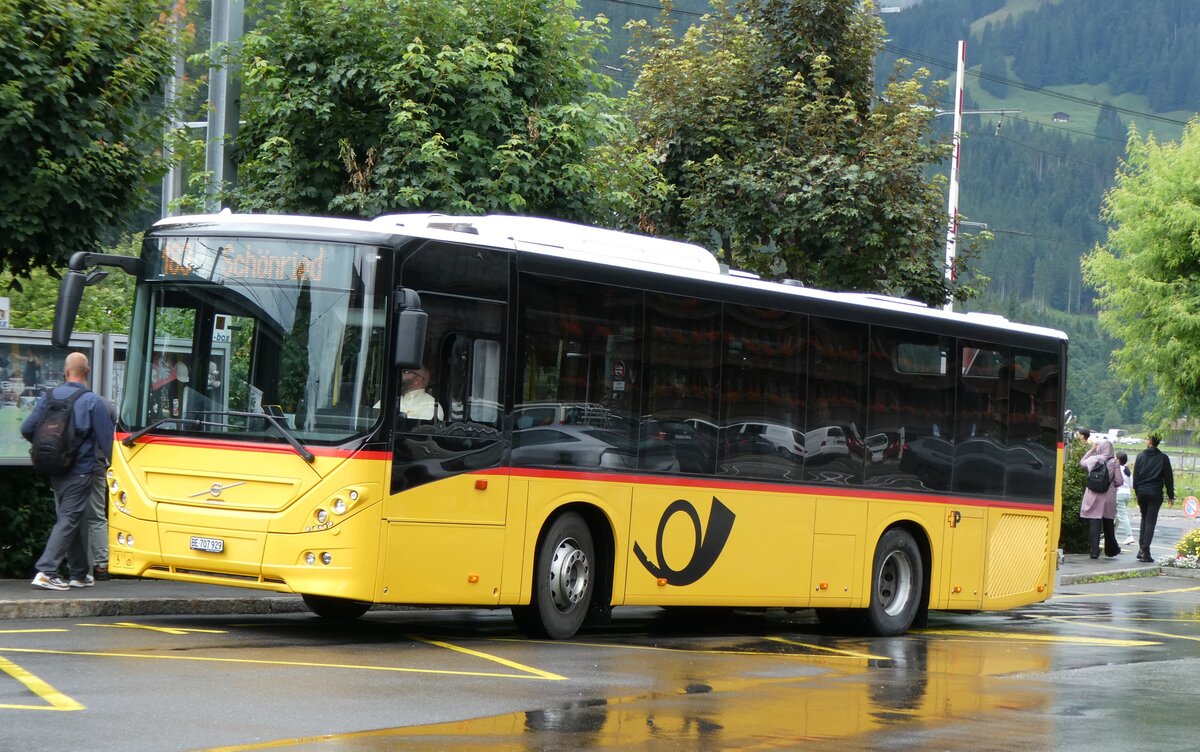 (278'070) - PostAuto Bern - BE 707'929/PID 10'535 - Volvo (ex K�bli, Gstaad) am 26. Juli 2025 beim Bahnhof Saanen