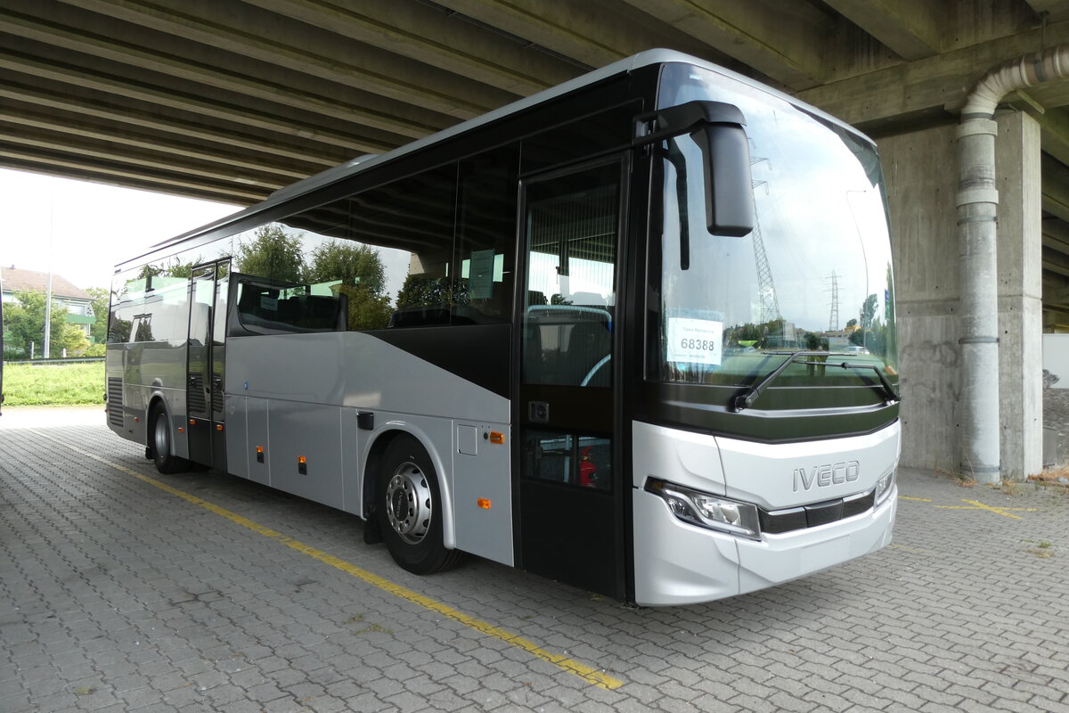 (278'125) - Taxi Romontois, Romont - (68'388) - Iveco am 27. Juli 2025 in Kerzers, Murtenstrasse