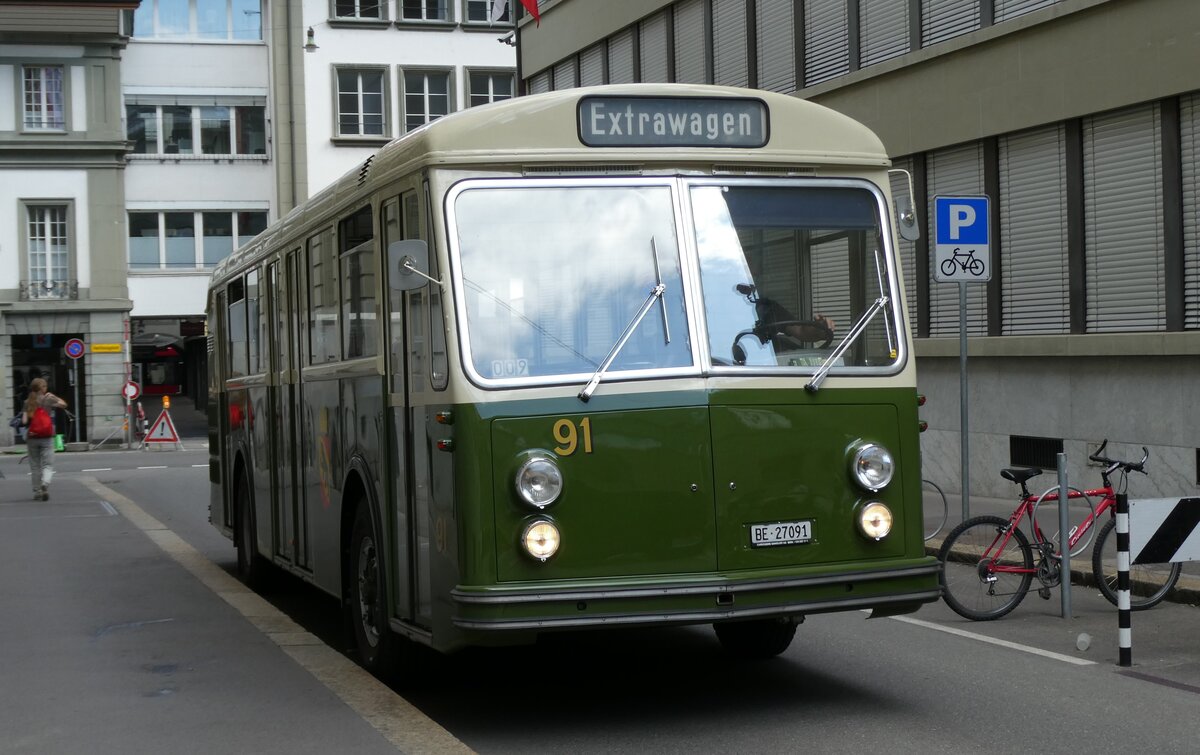 (278'264) - SVB Bern (Bernmobil historique) - Nr. 91/BE 27'091 - Saurer/R&J am 1. August 2025 in Bern, Bundeshaus