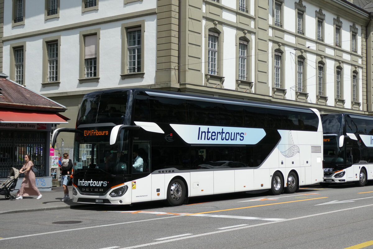 (278'317) - Intertours, Domdidier - FR 300'660 - Setra am 1. August 2025 beim Bahnhof Bern
