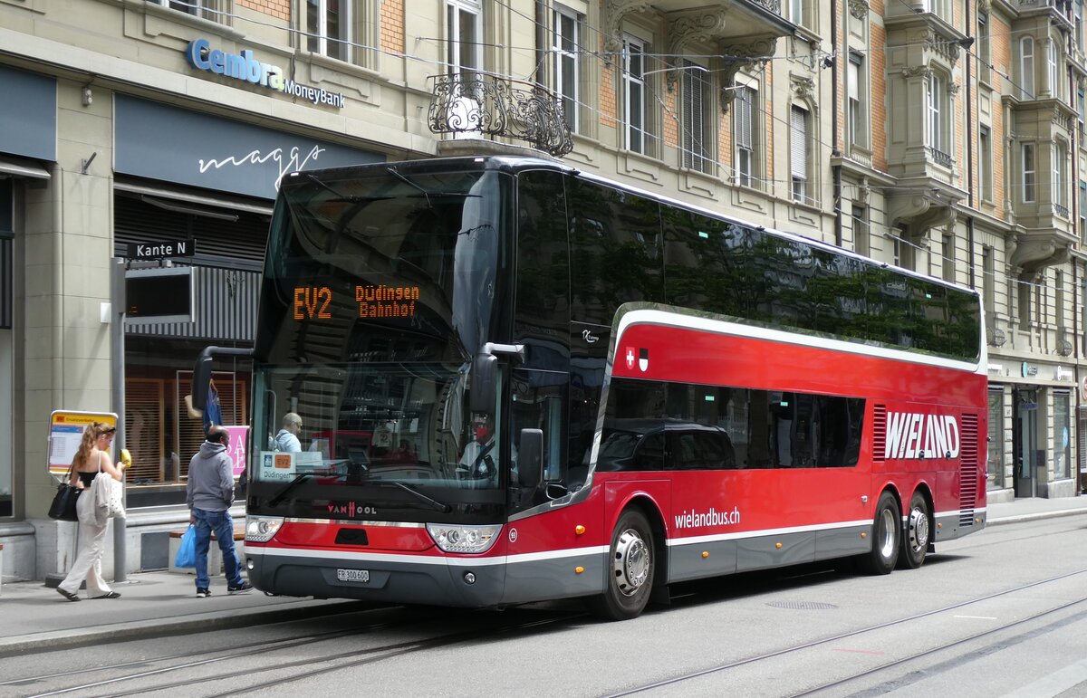 (278'323) - Wieland, Murten - Nr. 93/FR 300'600 - Van Hool am 1. August 2025 beim Bahnhof Bern