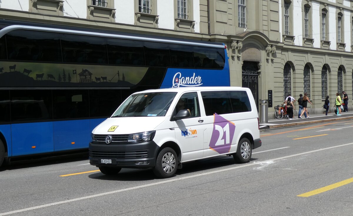(278'327) - hpSun, Steffisburg - Nr. 21/BE 859'837 - VW am 1. August 2025 beim Bahnhof Bern