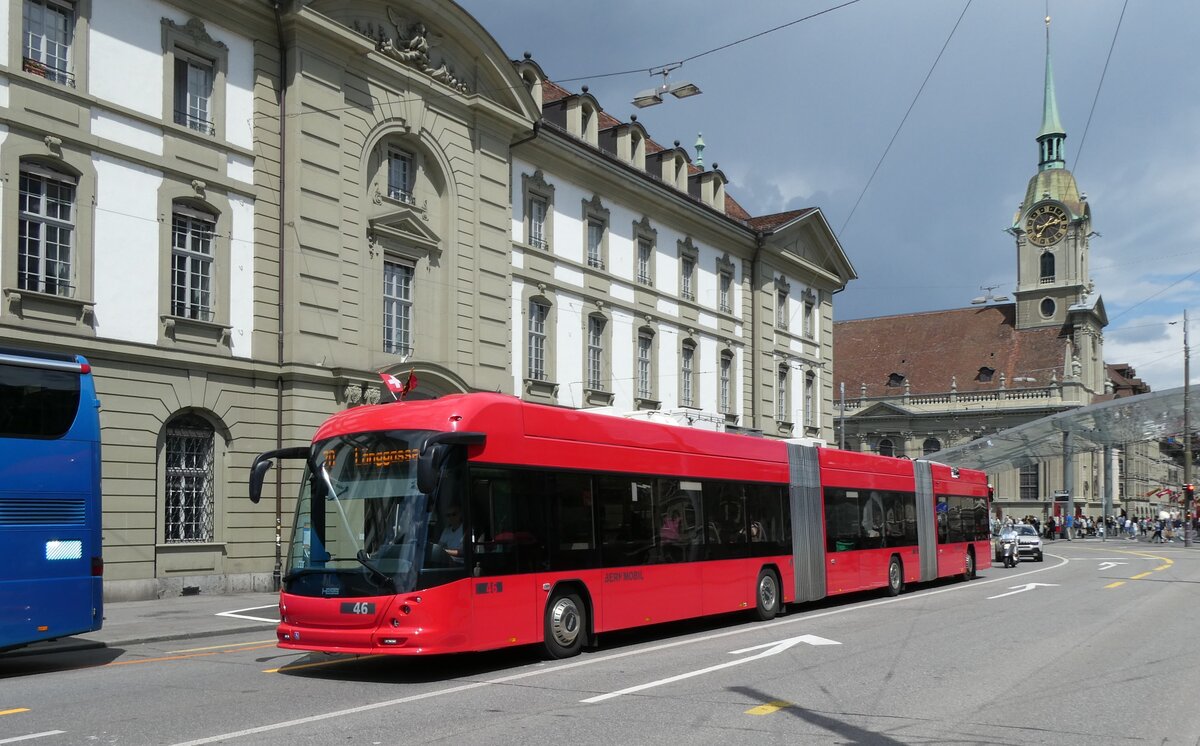 (278'330) - Bernmobil, Bern - Nr. 46 - Hess/Hess Doppelgelenktrolleybus am 1. August 2025 beim Bahnhof Bern
