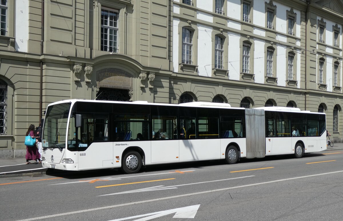(278'341) - Intertours, Domdidier - Nr. 668/FR 300'668 - Mercedes (ex Nr. 203; ex VZO Gr�ningen Nr. 53) am 1. August 2025 beim Bahnhof Bern