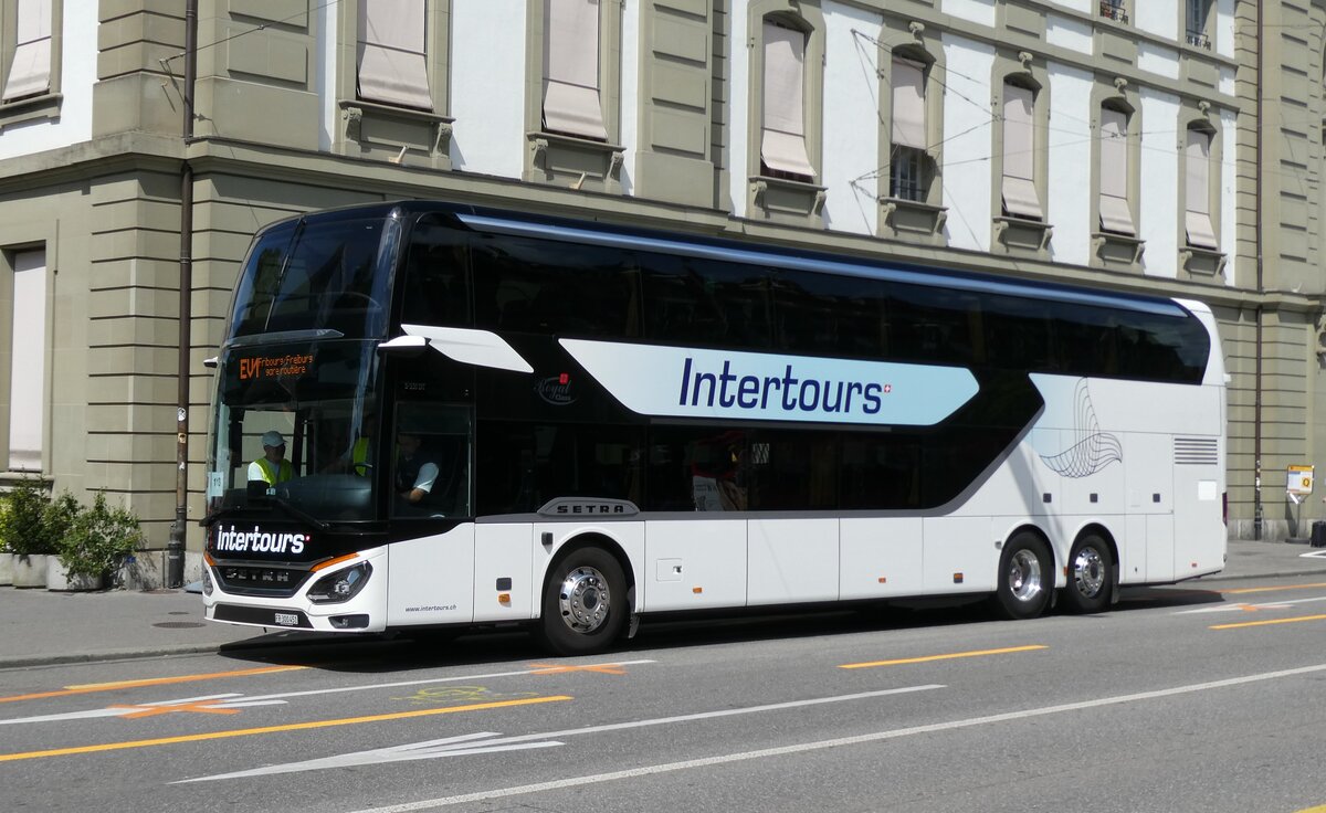 (278'349) - Intertours, Domdidier - FR 300'451 - Setra am 1. August 2025 beim Bahnhof Bern
