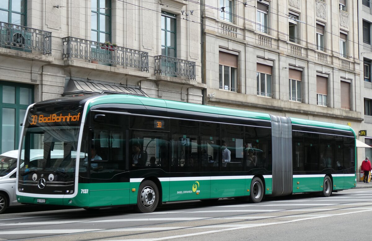 (278'449) - BVB Basel - Nr. 7137/BS 99'139 - eMercedes am 4. August 2025 beim Bahnhof Basel