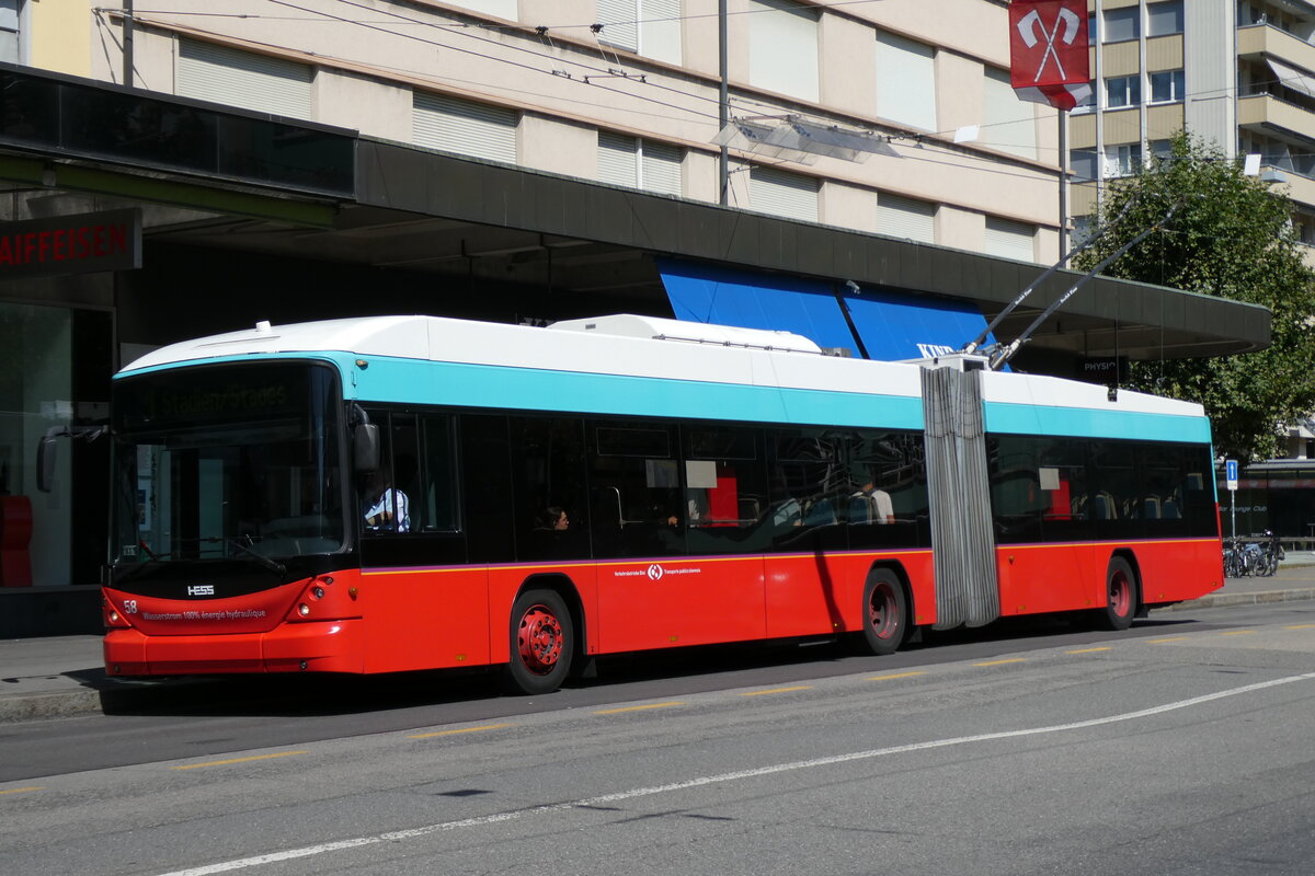 (278'505) - VB Biel - Nr. 58 - Hess/Hess Gelenktrolleybus am 4. August 2025 beim Bahnhof Biel