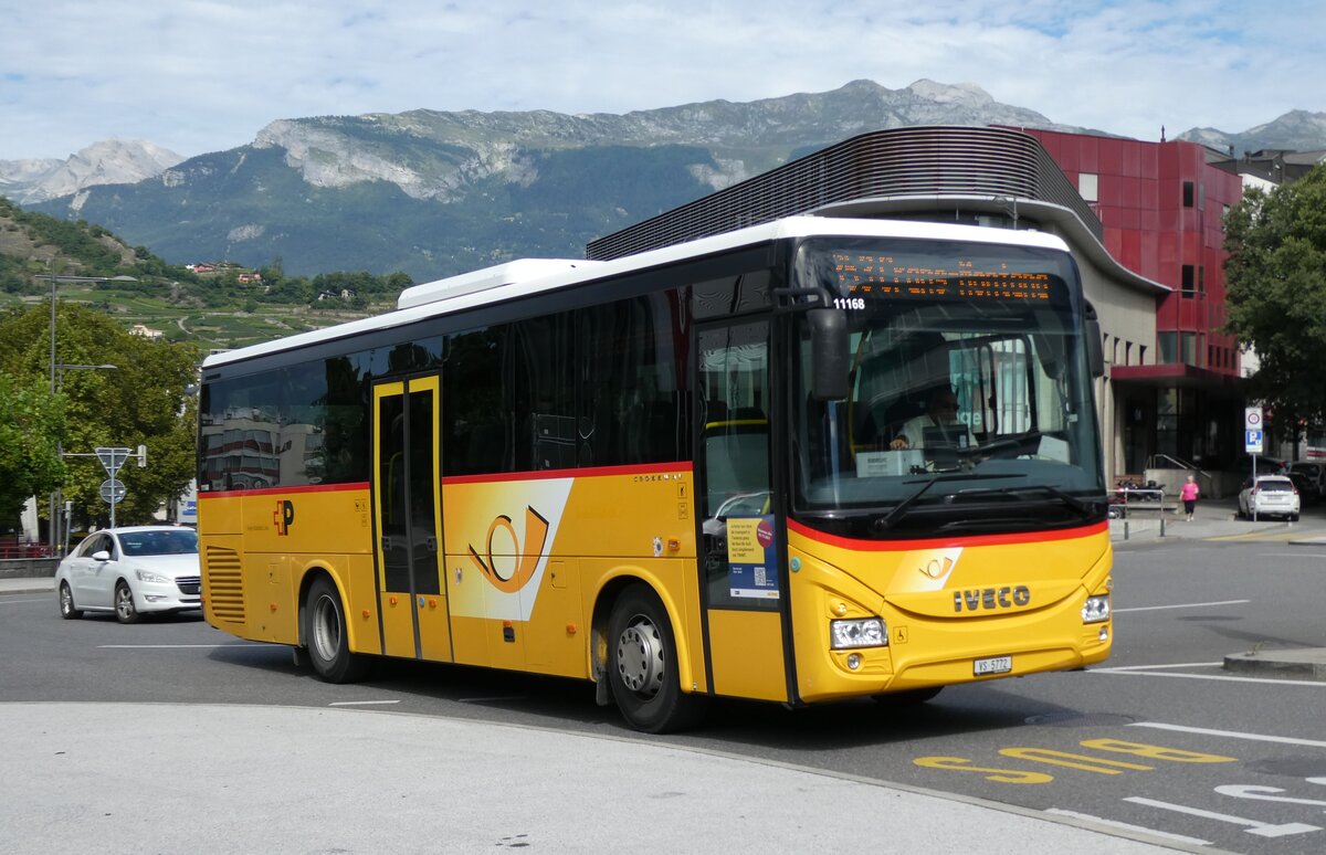 (278'537) - Mabillard, Lens - VS 5772/PID 11'168 - Iveco am 5. August 2025 beim Bahnhof Sion