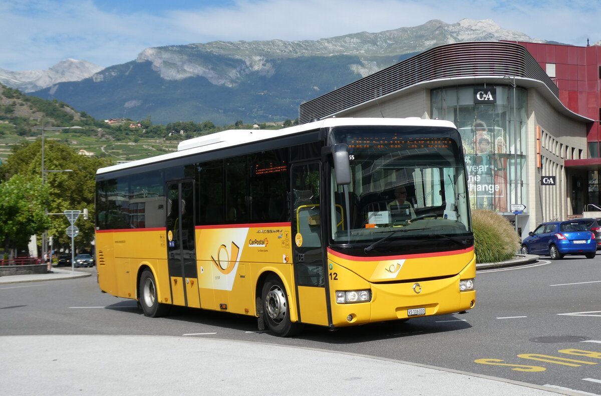 (278'543) - PostAuto Wallis - Nr. 12/VS 106'000/PID 5255 - Irisbus (ex Theytaz, Sion) am 5. August 2025 beim Bahnhof Sion
