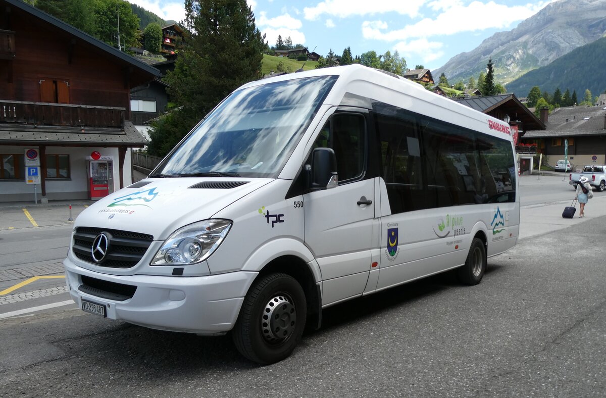 (278'558) - TPC Aigle - Nr. 550/VD 293'487 - Mercedes am 5. August 2025 beim Bahnhof Les Diablerets
