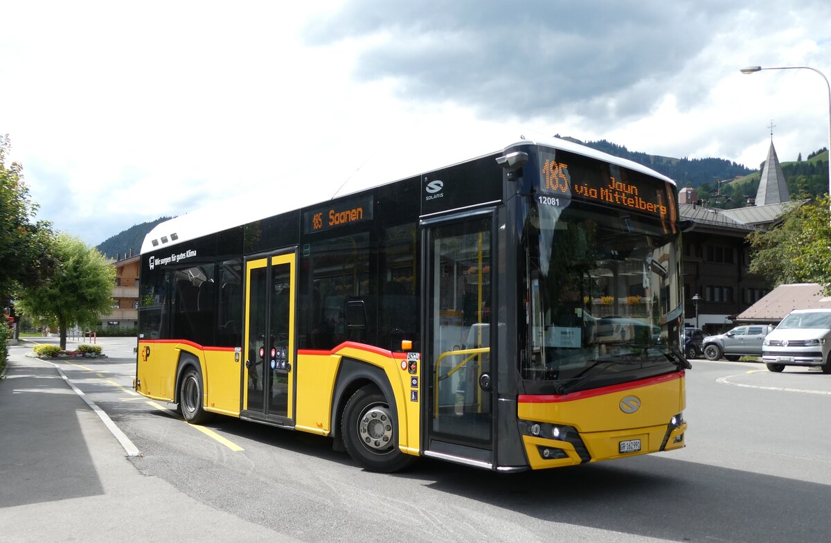 (278'576) - PostAuto Graub�nden - GR 162'991/PID 12'081 - eSolaris am 5. August 2025 beim Bahnhof Saanen