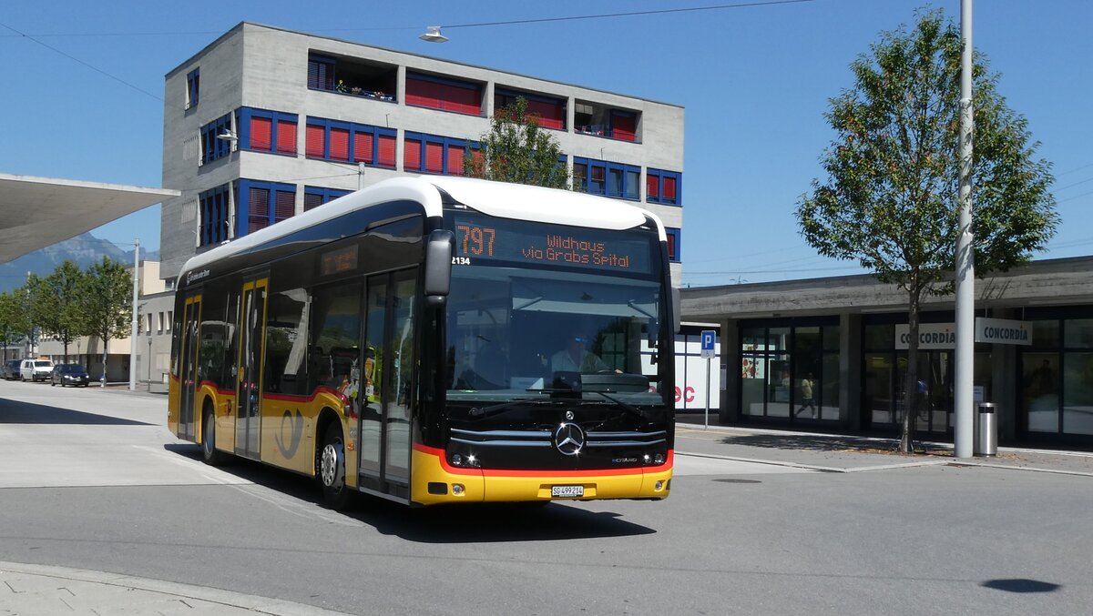 (278'644) - PostAuto Ostschweiz - SG 499'214/PID 12'134 - eMercedes am 8. August 2025 beim Bahnhof Buchs
