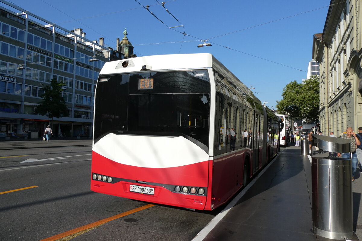 (278'675) - Intertours, Domdidier - Nr. 663/FR 300'663 - Solaris (ex PostBus/A BD 15'713) am 9. August 2025 beim Bahnhof Bern