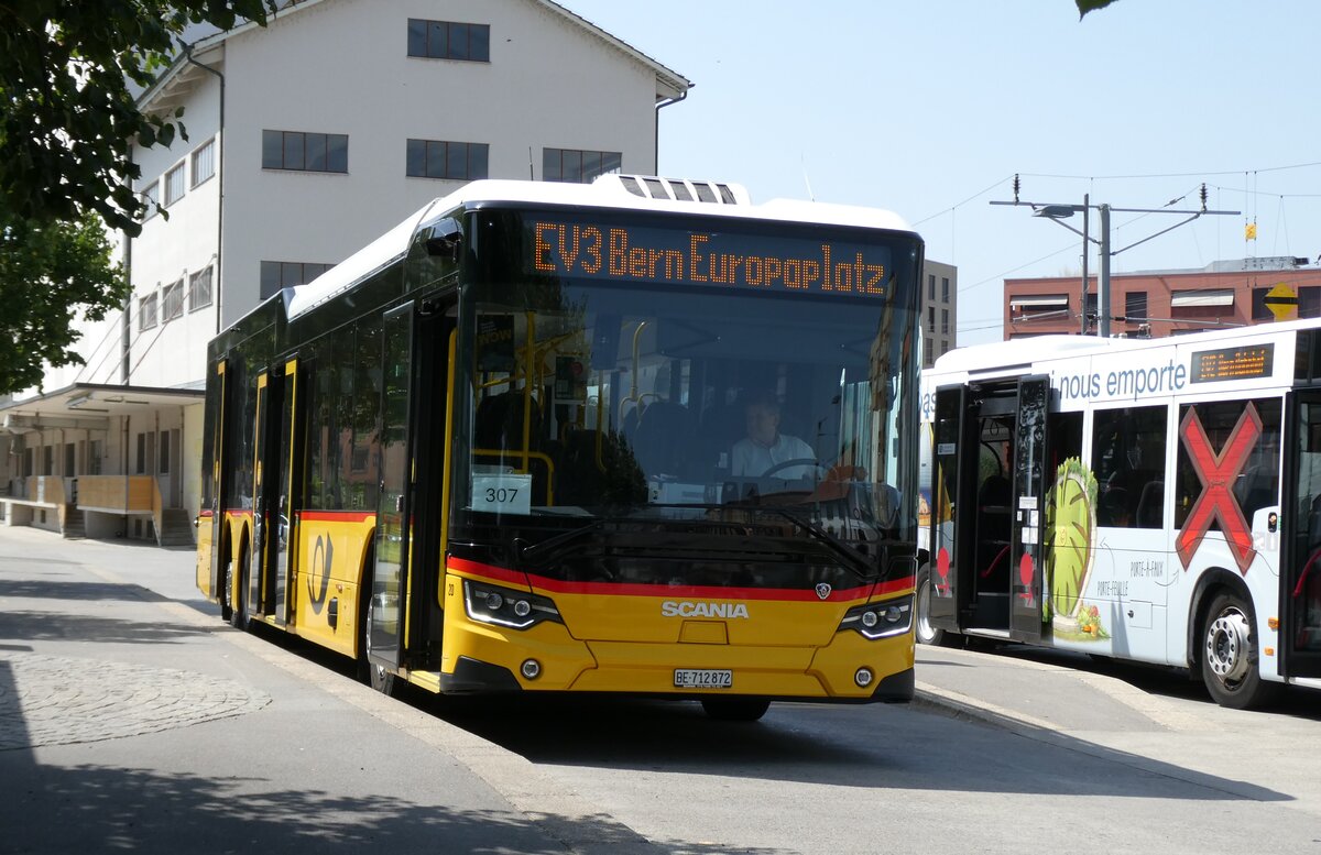 (278'879) - Engeloch, Riggisberg - Nr. 20/BE 712'872/PID 11'983 - Scania am 15. August 2025 beim Bahnhof D�dingen