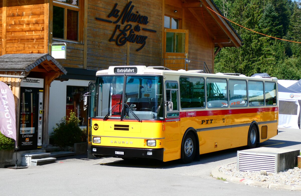 (279'144) - Kolb, Grasswil - Nr. 3/BE 93'915 - Saurer/R&J (ex Schmocker, Stechelberg Nr. 3/PID 2409; ex Schmocker, Stechelberg Nr. 1; ex Gertsch, Stechelberg Nr. 1) am 17. August 2025 in L'Etivaz, Maison de l'Etivaz