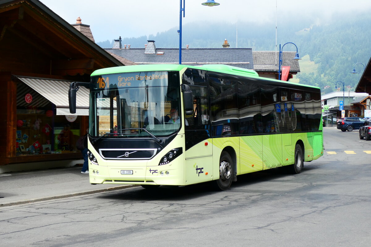 (279'156) - TPC Aigle - Nr. 20/VD 1186 - Volvo am 17. August 2025 beim Bahnhof Villars-sur-Ollon