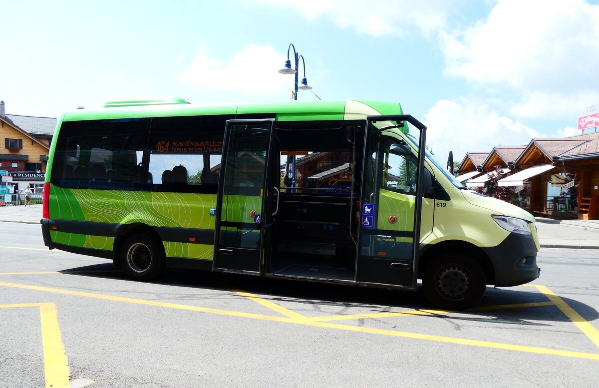 (279'171) - TPC Aigle - Nr. 619/VS 551'246 - Mercedes am 17. August 2025 beim Bahnhof Villars-sur-Ollon
