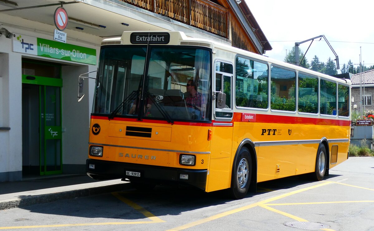 (279'179) - Kolb, Grasswil - Nr. 3/BE 93'915 - Saurer/R&J (ex Schmocker, Stechelberg Nr. 3/PID 2409; ex Schmocker, Stechelberg Nr. 1; ex Gertsch, Stechelberg Nr. 1) am 17. August 2025 beim Bahnhof Villars-sur-Ollon
