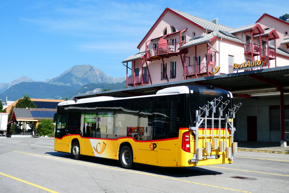 (279'203) - Fl�ck, Brienz - Nr. 23/BE 868'723/PID 11'528 - Mercedes am 19. August 2025 in Meiringen, Postautostation