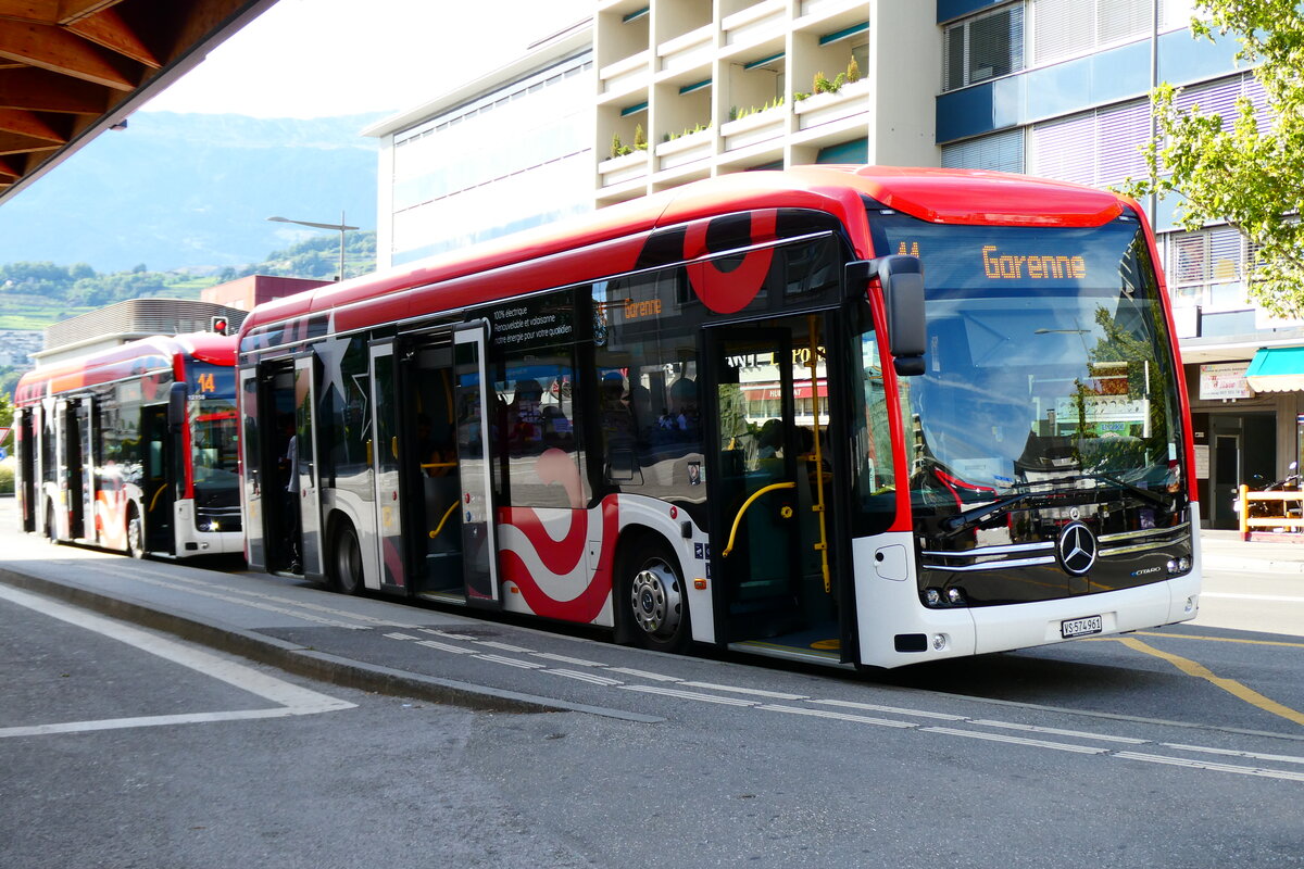 (279'327) - PostAuto Wallis - Nr. 153/VS 574'961/PID 12'153 - eMercedes am 23. August 2025 beim Bahnhof Sion