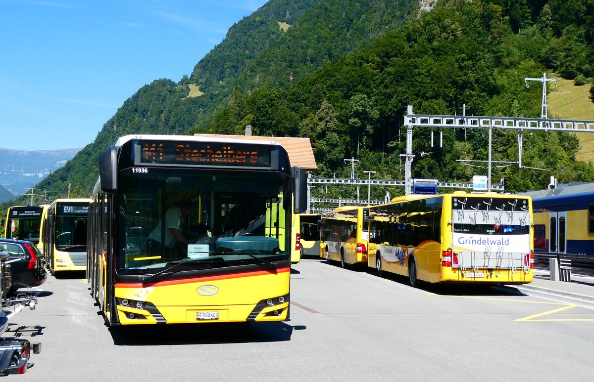 (279'351) - PostAuto Bern - BE 560'403/PID 11'936 - Solaris am 25. August 2025 beim Bahnhof Zweil�tschinen