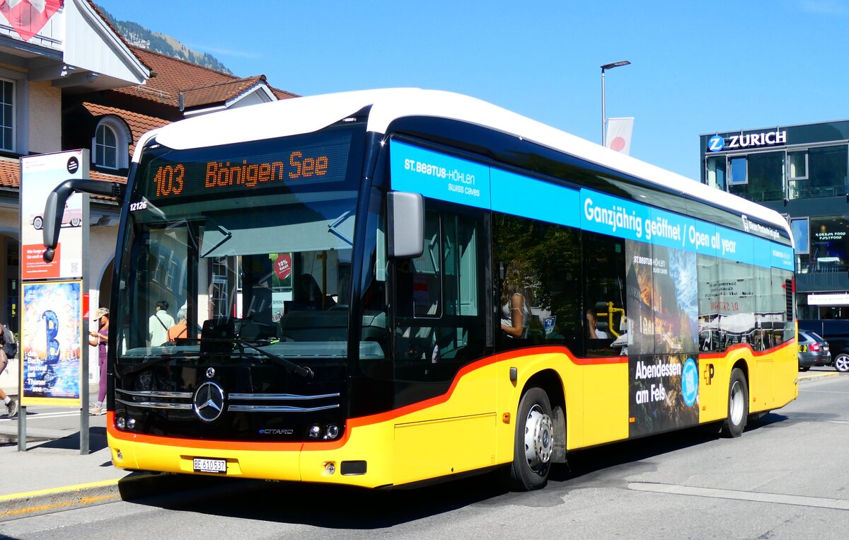 (279'378) - PostAuto Bern - BE 610'537/PID 12'126 - eMercedes am 25. August 2025 beim Bahnhof Interlaken Ost