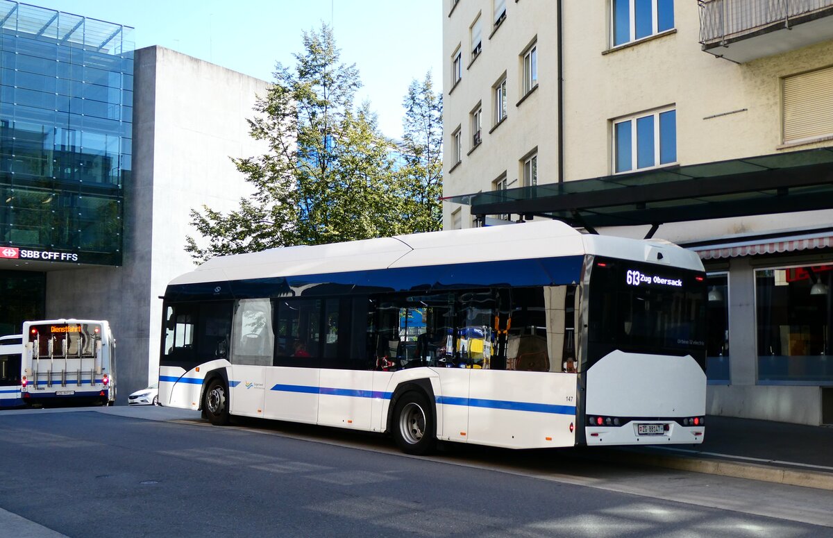 (279'405) - ZVB Zug - Nr. 147/ZG 88'147 - eSolaris am 26. August 2025 beim Bahnhof Zug