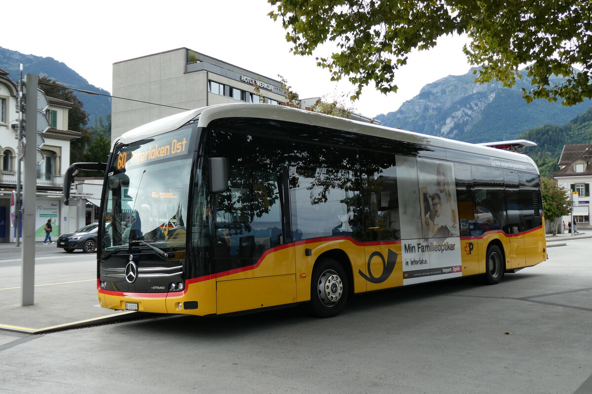 (279'881) - PostAuto Bern - BE 610'535/PID 12'124 - eMercedes am 4. September 2025 beim Bahnhof Interlaken West