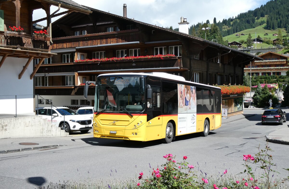 (279'899) - PostAuto Bern - BE 707'903/PID 10'964 - Volvo (ex K�bli, Gstaad) am 5. September 2025 beim Bahnhof Gstaad