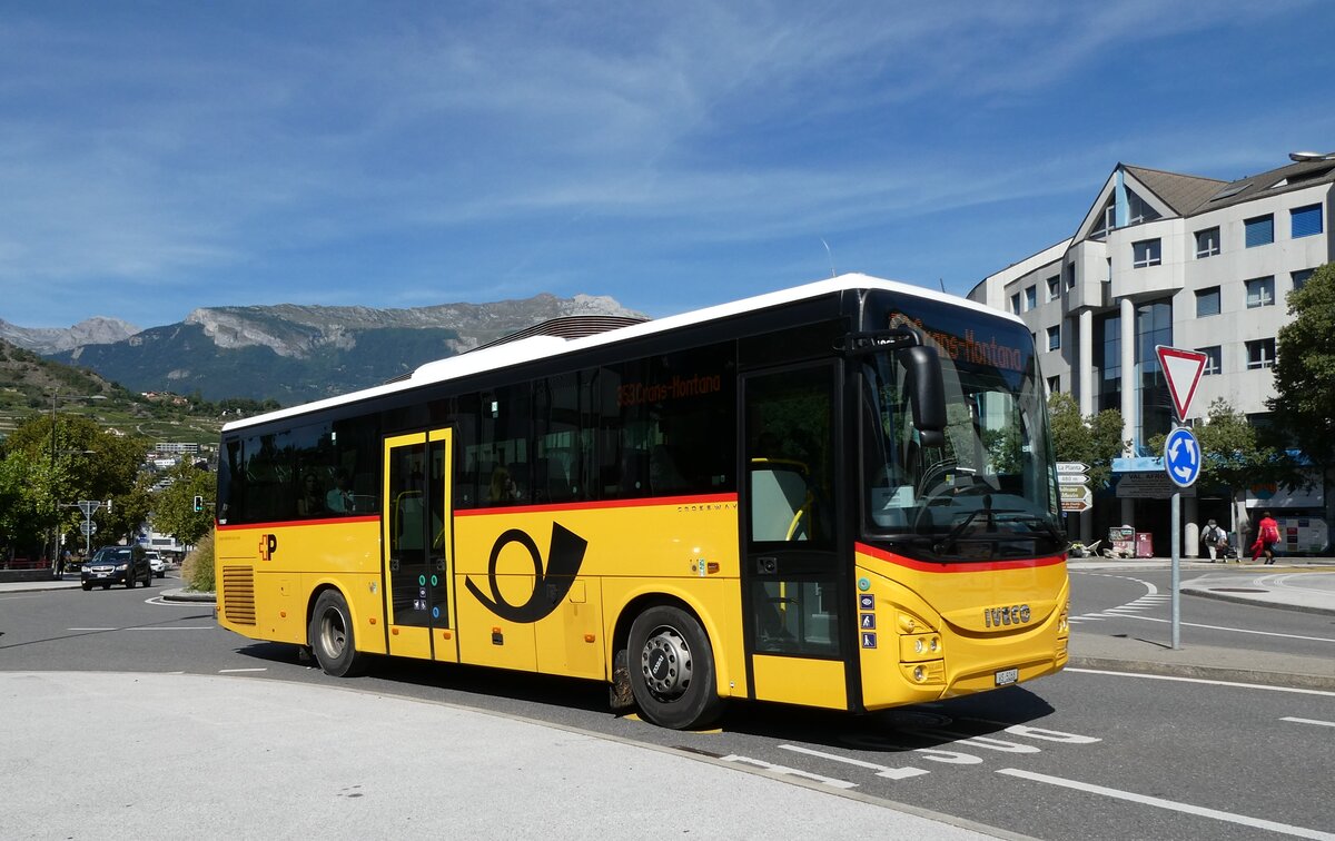 (279'959) - Mabillard, Lens - VS 5268/PID 11'967 - Iveco am 6. September 2025 beim Bahnhof Sion