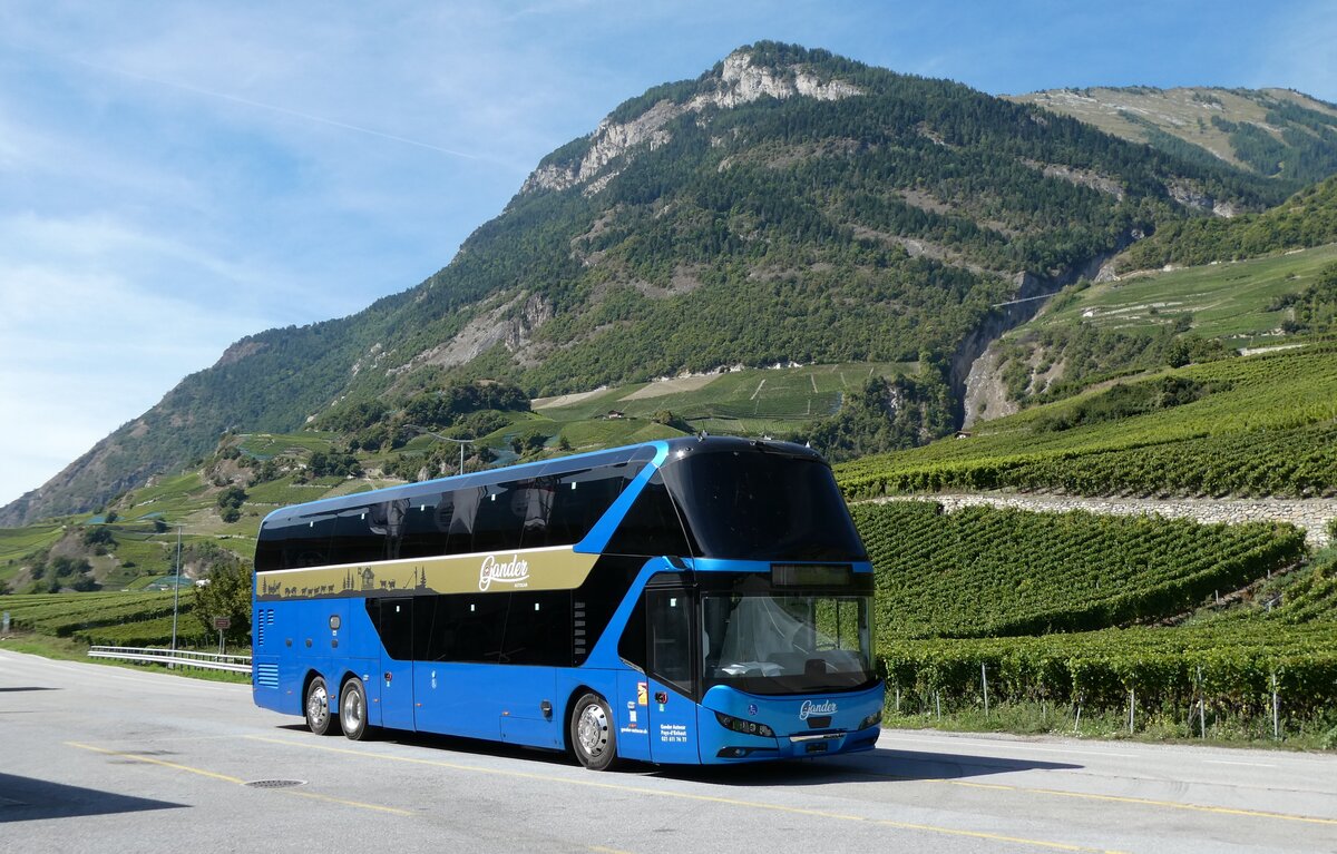 (279'975) - Gander, Ch�teau-d'Oex - Neoplan am 6. September 2025 in Leytron, Garage Buchard