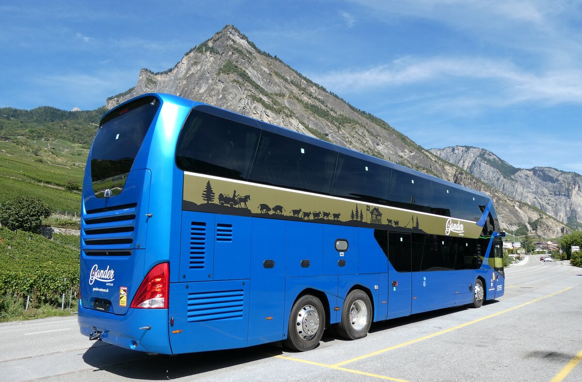 (279'977) - Gander, Ch�teau d'Oex - Neoplan am 6. September 2025 in Leytron, Garage Buchard