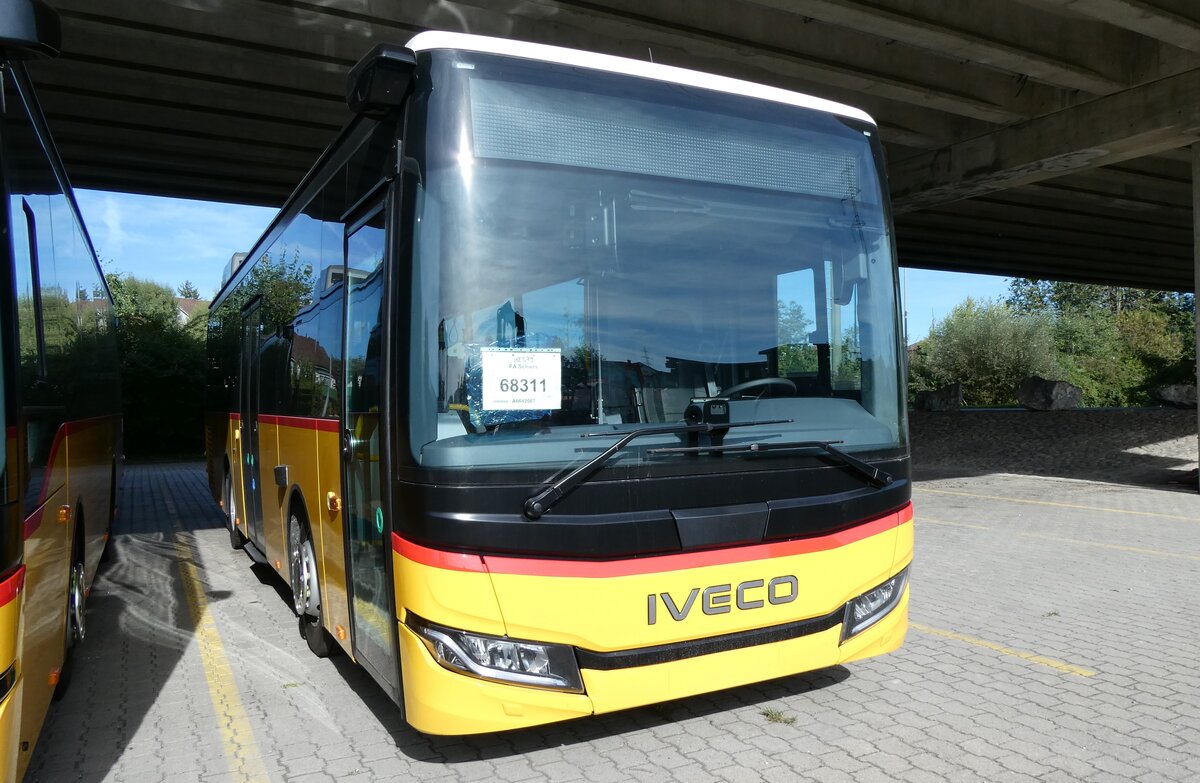 (280'002) - PostAuto Graub�nden - PID 12'379 - Iveco am 6. September 2025 in Kerzers, Murtenstrasse