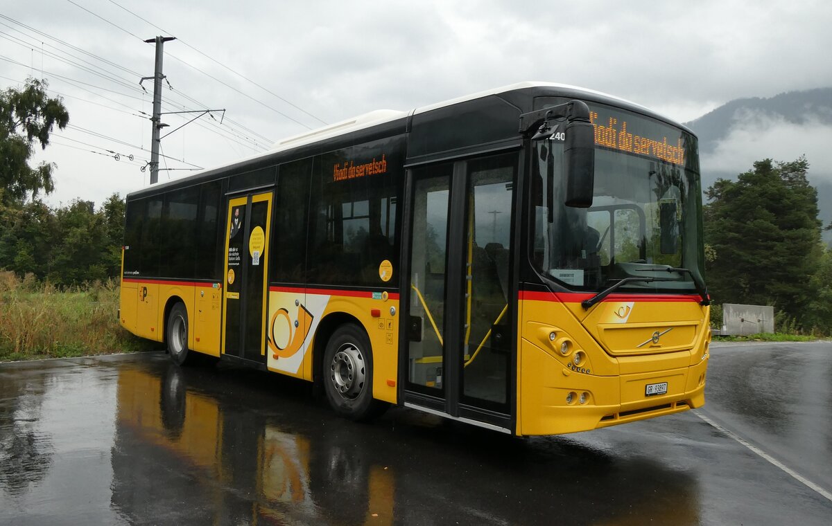 (280'091) - PostAuto Graub�nden - GR 93'897/PID 11'240 - Volvo (ex Nr. 13; ex Fontana, Ilanz Nr. 13; ex Bundi, Disentis) am 9. September 2025 beim Bahnhof Ilanz