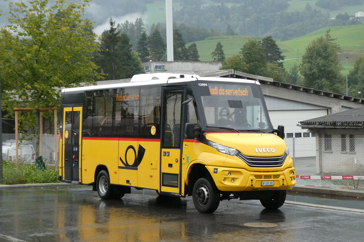 (280'097) - PostAuto Graub�nden - GR 100'381/PID 12'095 - Iveco/K-Bus am 9. September 2025 beim Bahnhof Ilanz
