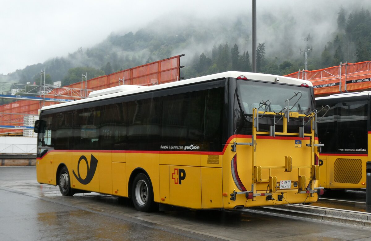 (280'101) - PostAuto Graub�nden - GR 54'812/PID 10'067 - Iveco (ex Nr. 29; ex Nr. 24; ex Fontana, Ilanz Nr. 24) am 9. September 2025 beim Bahnhof Ilanz