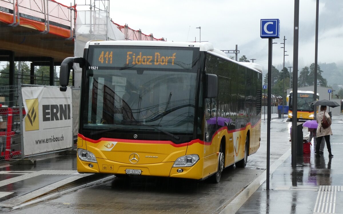 (280'104) - PostAuto Graub�nden - GR 43'774/PID 11'921 - Mercedes am 9. September 2025 beim Bahnhof Ilanz