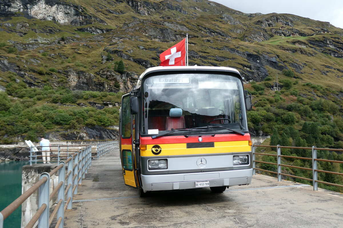 (280'139) - Buzzi, Bern - BE 910'789 - Mercedes (ex Mattli, Wassen/PID 2295) am 9. September 2025 in Zervreila, Staumauer