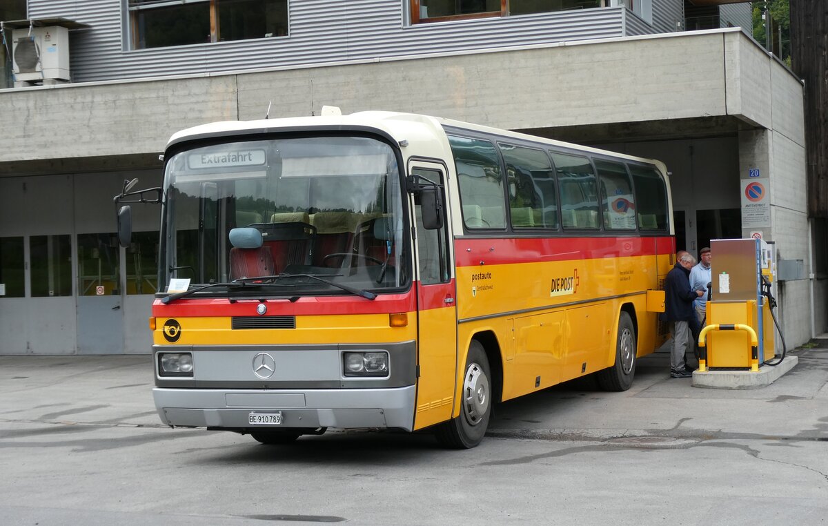 (280'197) - Buzzi, Bern - BE 910'789 - Mercedes (ex Mattli, Wassen/PID 2295) am 9. September 2025 in Ilanz, Garage Fontana