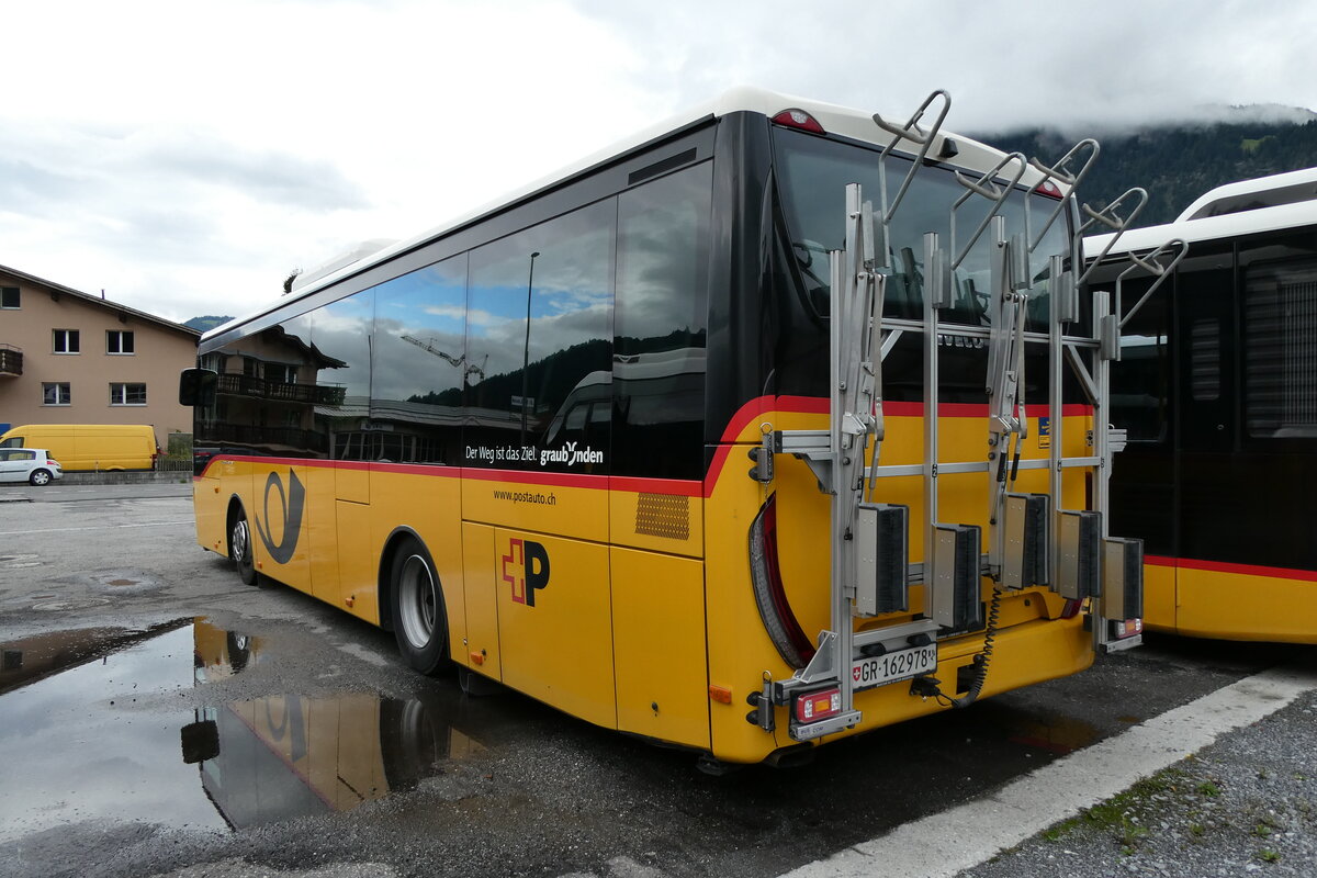 (280'211) - PostAuto Graub�nden - GR 162'978/PID 10'238 - Iveco (ex Nr. 8; ex Nr. 10; ex Fontana, Ilanz Nr. 10) am 9. September 2025 in Schluein, Garage