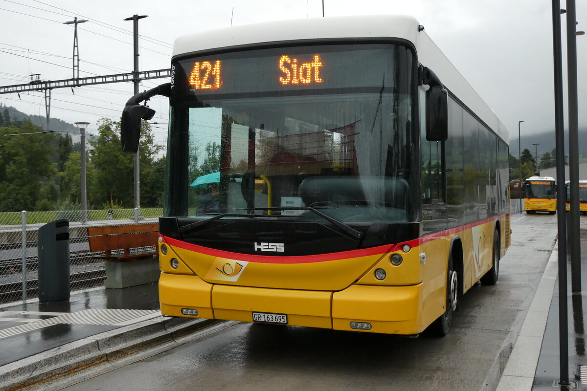 (280'214) - PostAuto Graub�nden - GR 163'695/PID 10'090 - Scania/Hess (ex Nr. 54; ex Buchli, Versam) am 10. September 2025 beim Bahnhof Ilanz