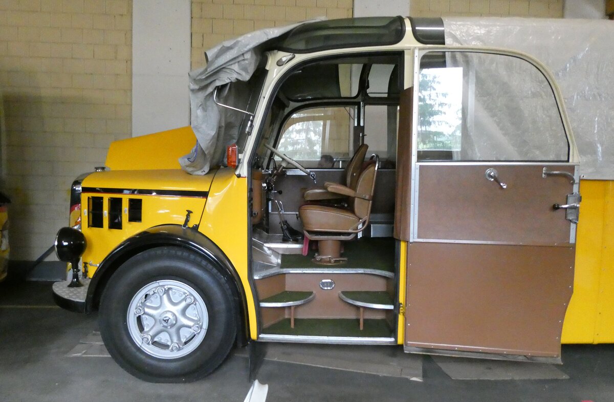 (280'237) - Sol�r&Fontana, Ilanz - Nr. 5 - Saurer/R&J am 20. September 2025 in Disentis, Garage Bundi (Teilaufnahme)