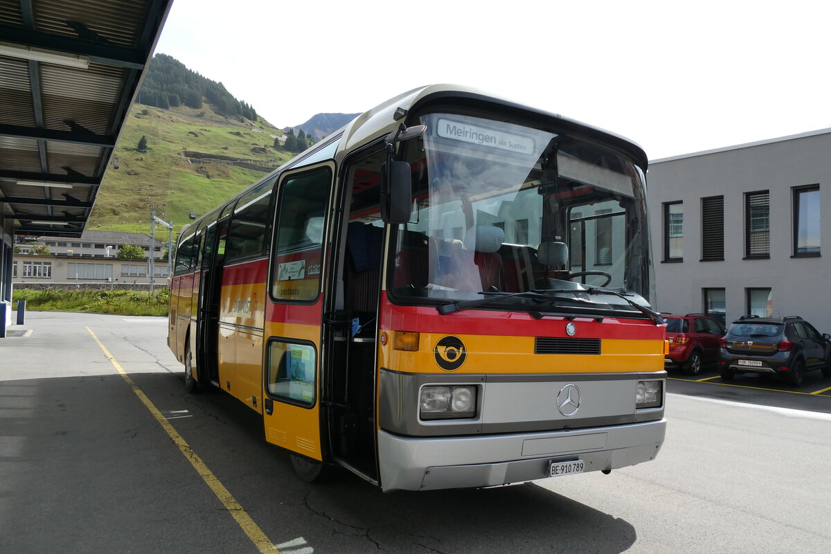 (280'257) - Buzzi, Bern - BE 910'789 - Mercedes (ex Mattli, Wassen/PID 2295) am 10. September 2025 in Andermatt, Bahnhofplatz