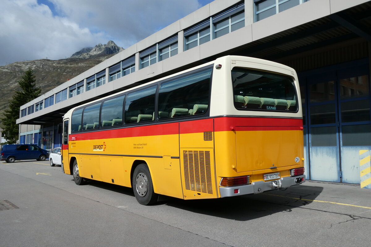 (280'258) - Buzzi, Bern - BE 910'789 - Mercedes (ex Mattli, Wassen/PID 2295) am 10. September 2025 in Andermatt, Bahnhofplatz